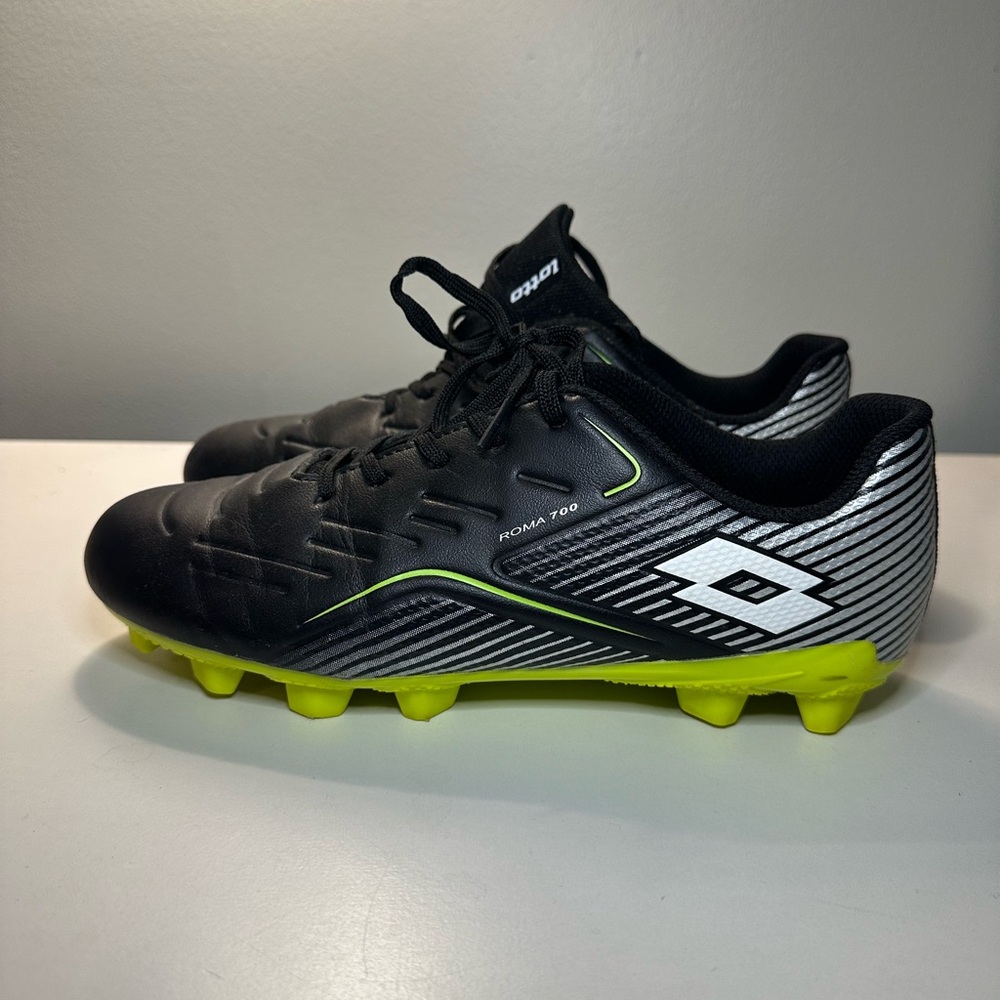 LOTTO Black and Green Athletic Cleats